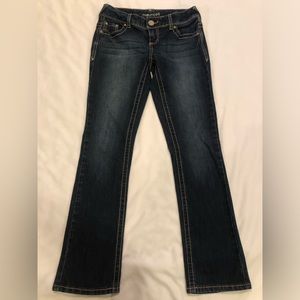 Maurices Straight Jeans, Juniors Size 1/2 Short, great condition.